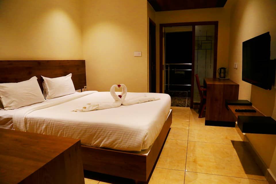 Hotel Hills Deluxe Room 6