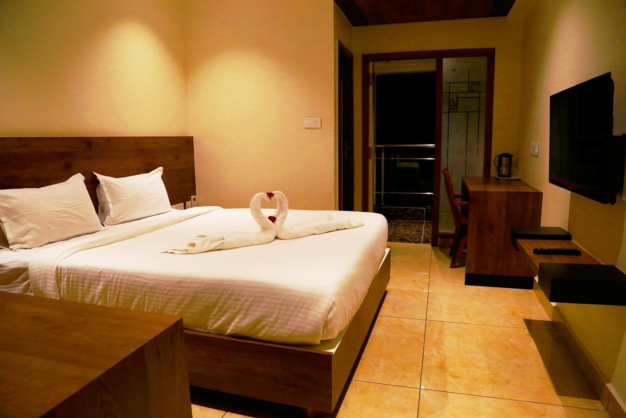 Hotel Hills Deluxe Room 3