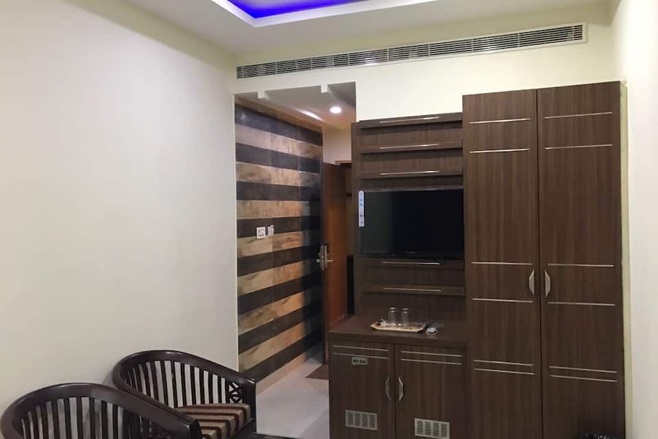 Hotel Shreya Warangal Deluxe Room 4