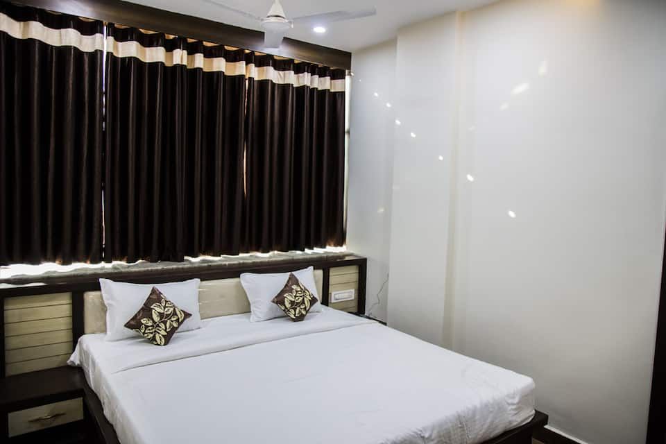 Hotel Shreya Warangal Deluxe Room 3