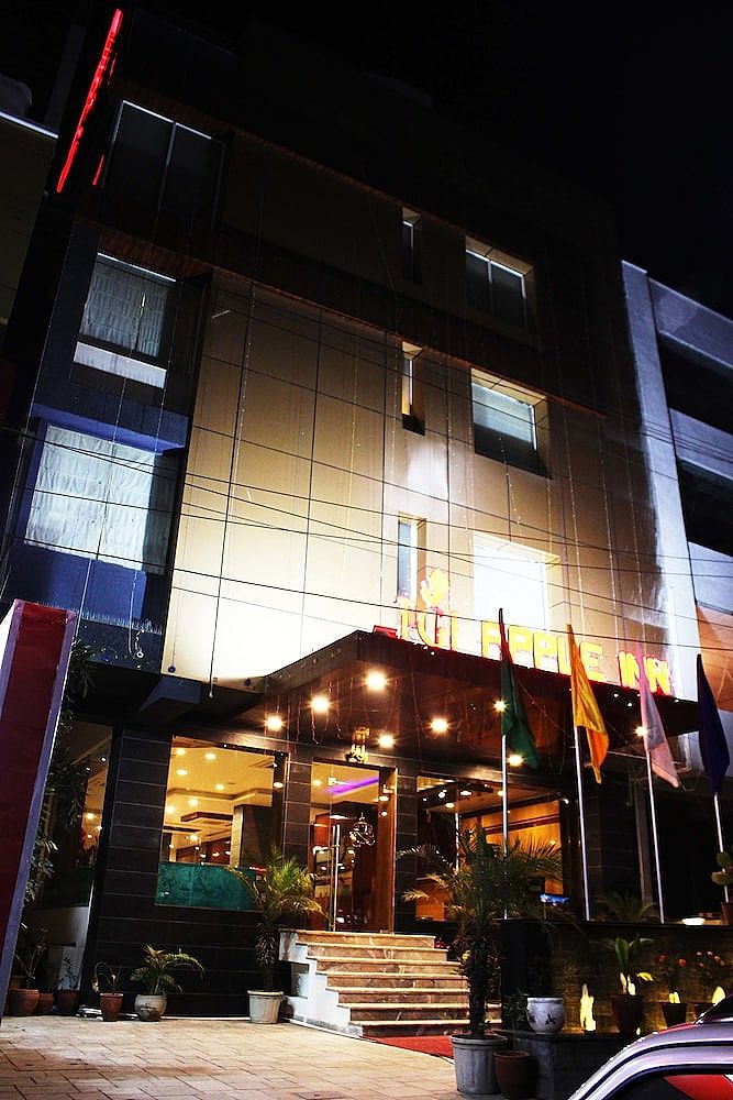 undefined TGI Apple Inn 8