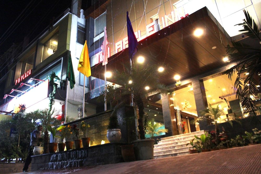 undefined TGI Apple Inn 10