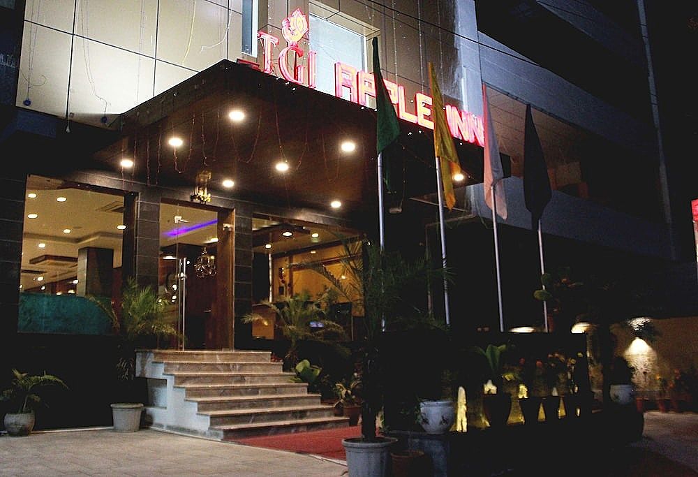 undefined TGI Apple Inn 9