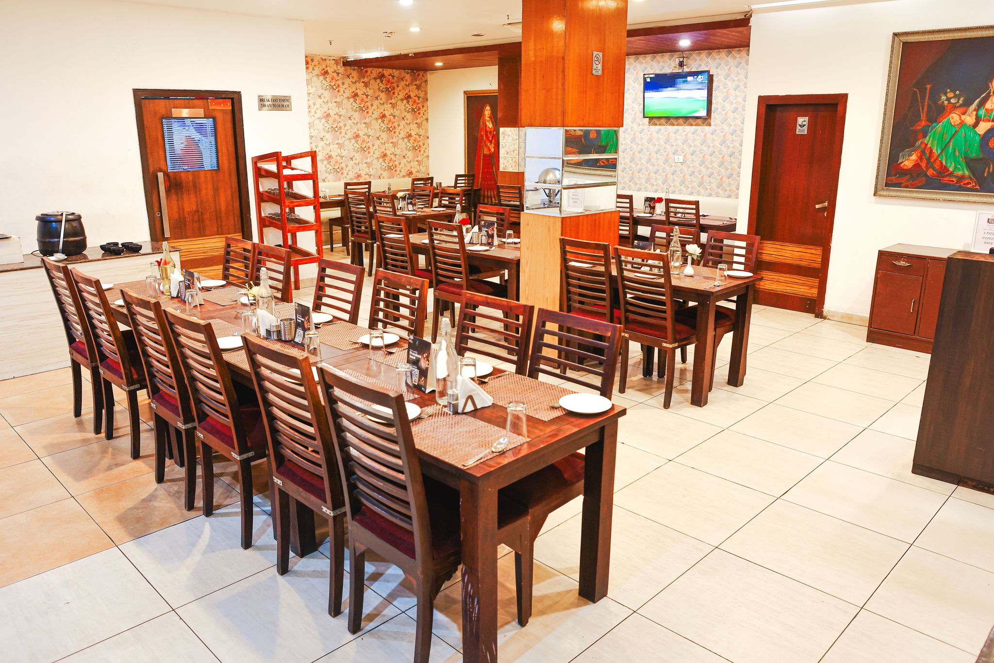 undefined TGI Apple Inn 2