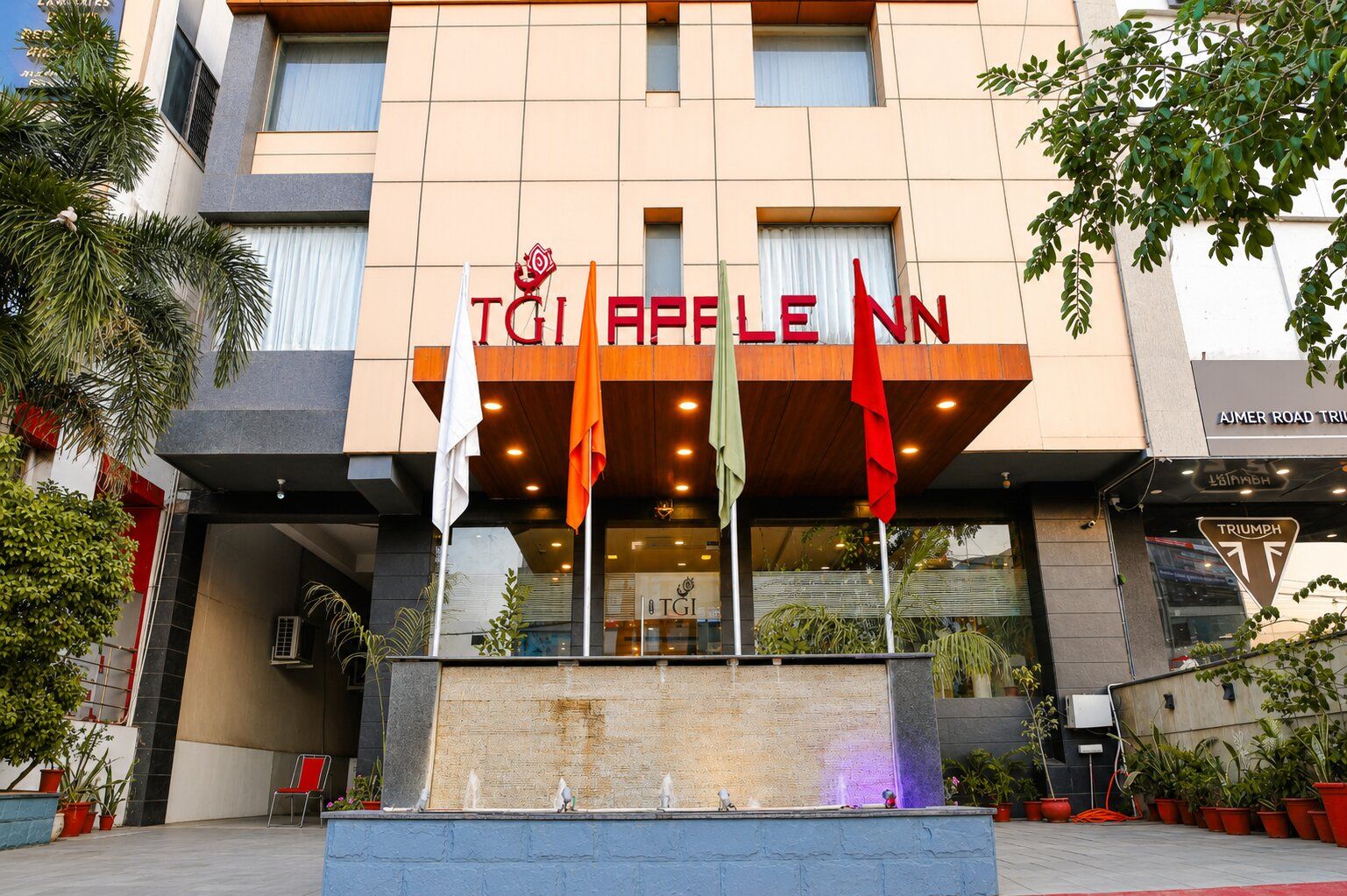 undefined TGI Apple Inn