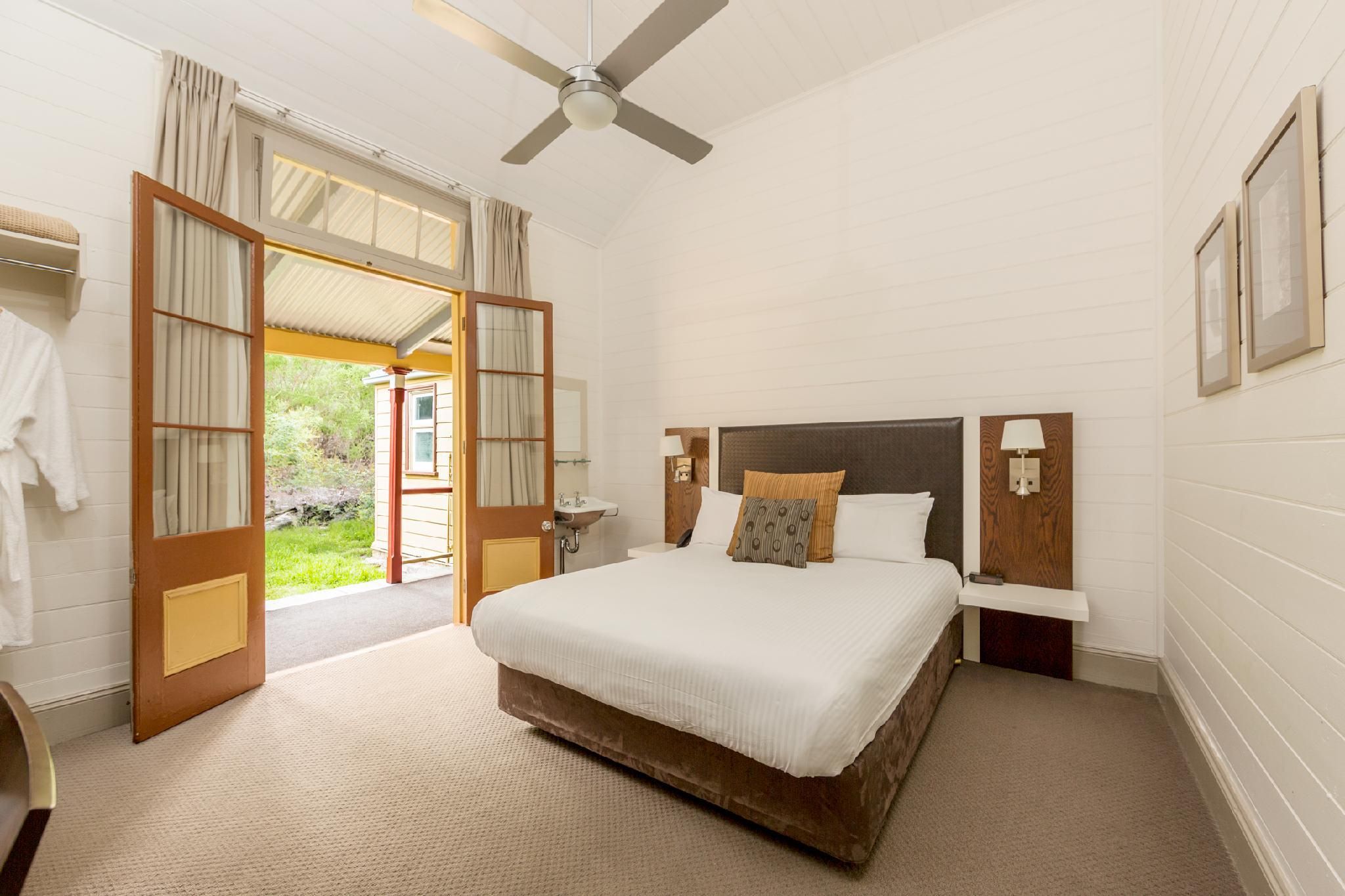 Heritage Suite 1 Queen Bed