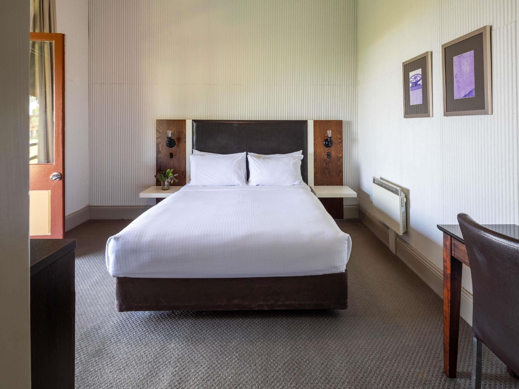 Heritage King Room