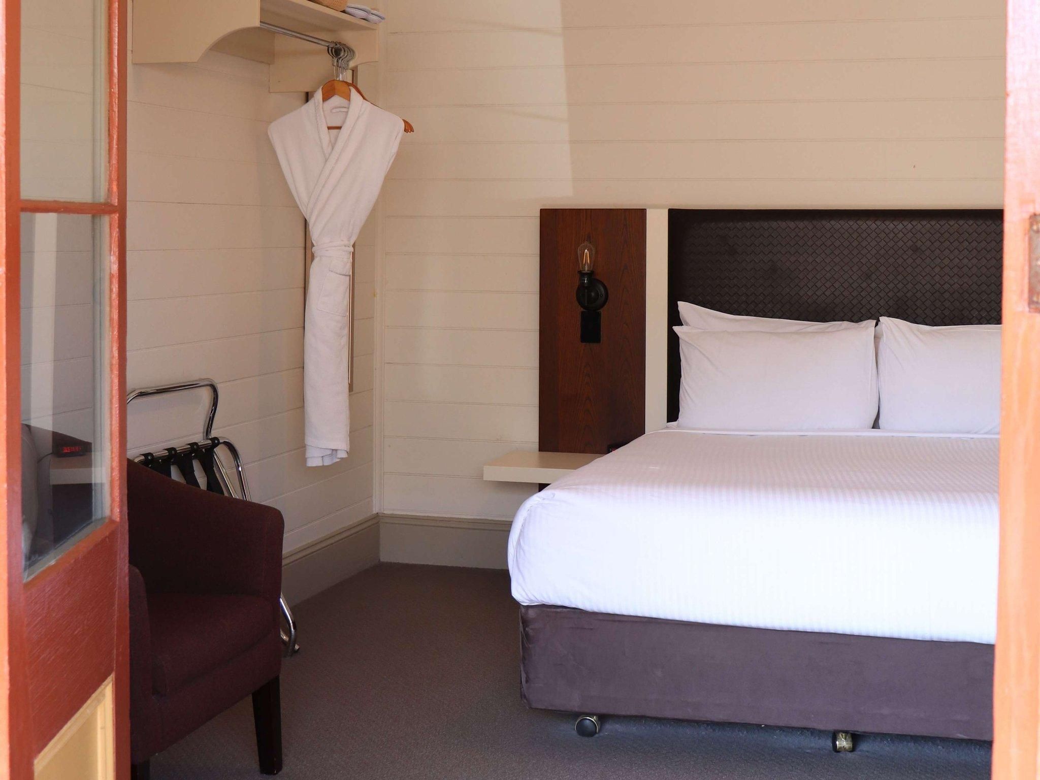 Q Room - external private bathroom