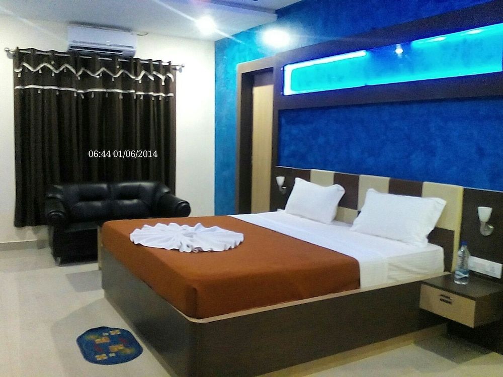 Standard Room, Pool Access, Hill View