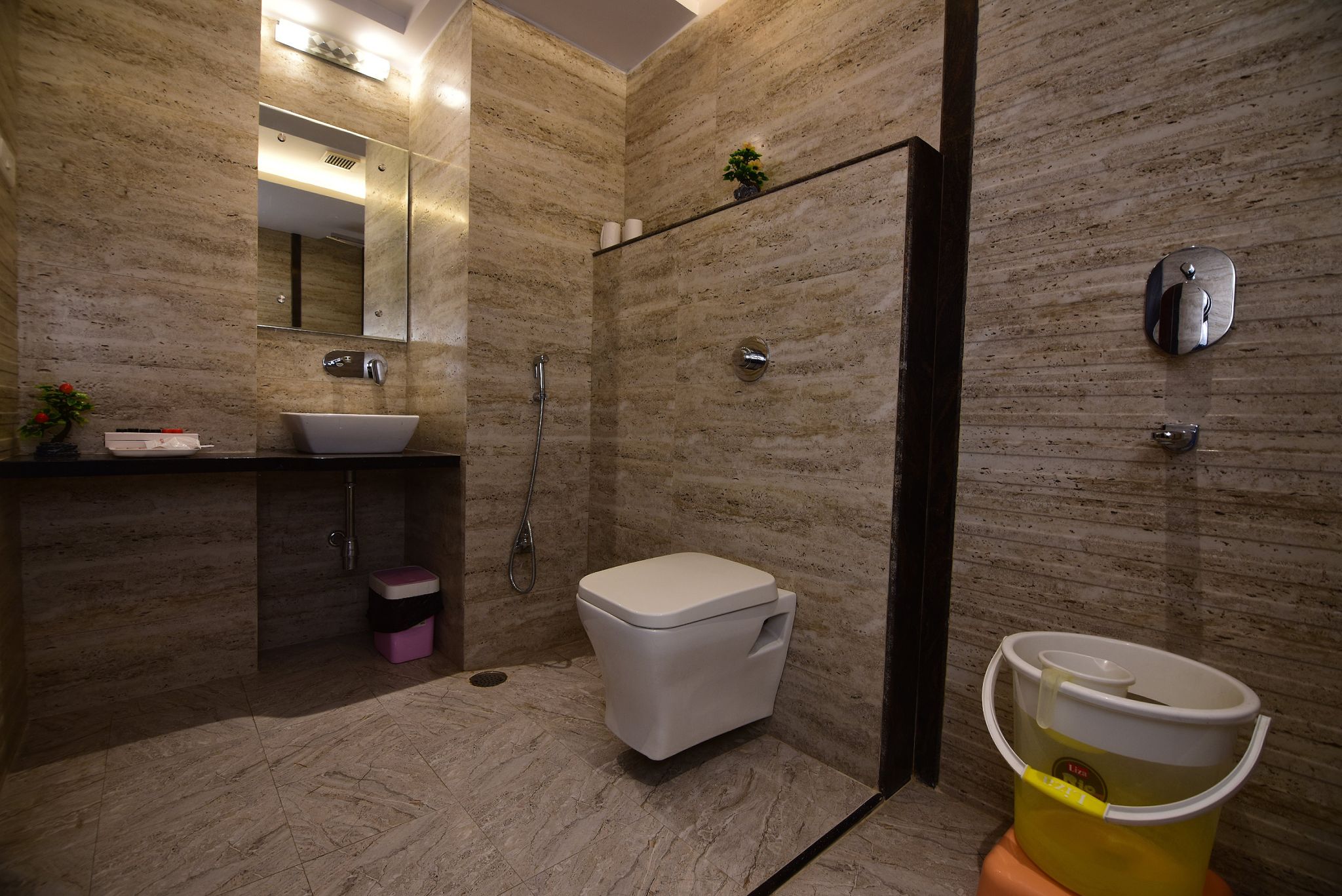 Hotel Varanasi Inn Deluxe Double or Twin Bed 12