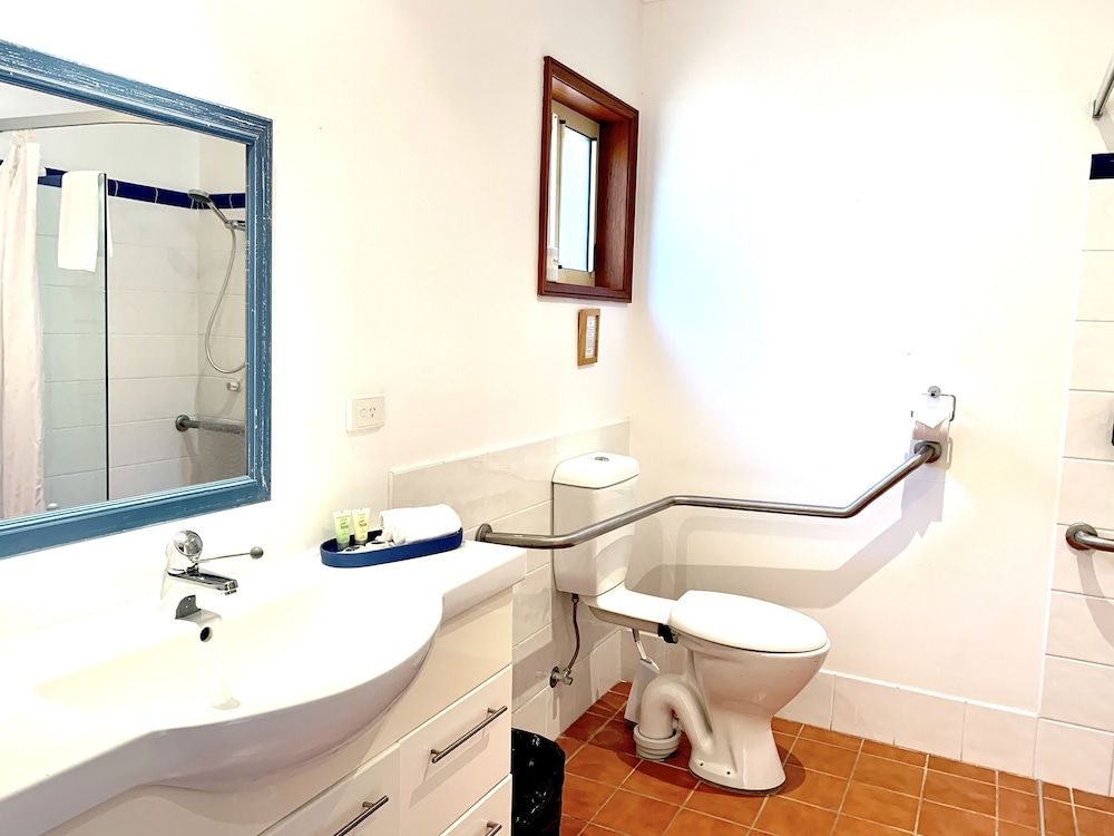 Estate Tuscany Queen Room - Disability Access 4