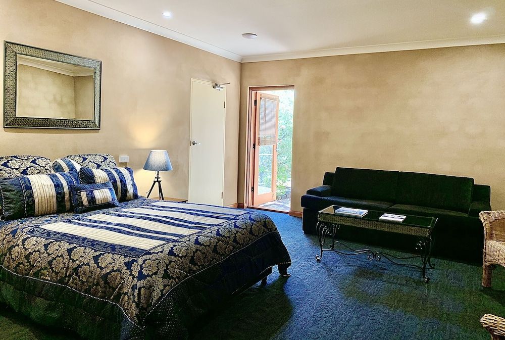 Estate Tuscany Queen Room - Disability Access 2