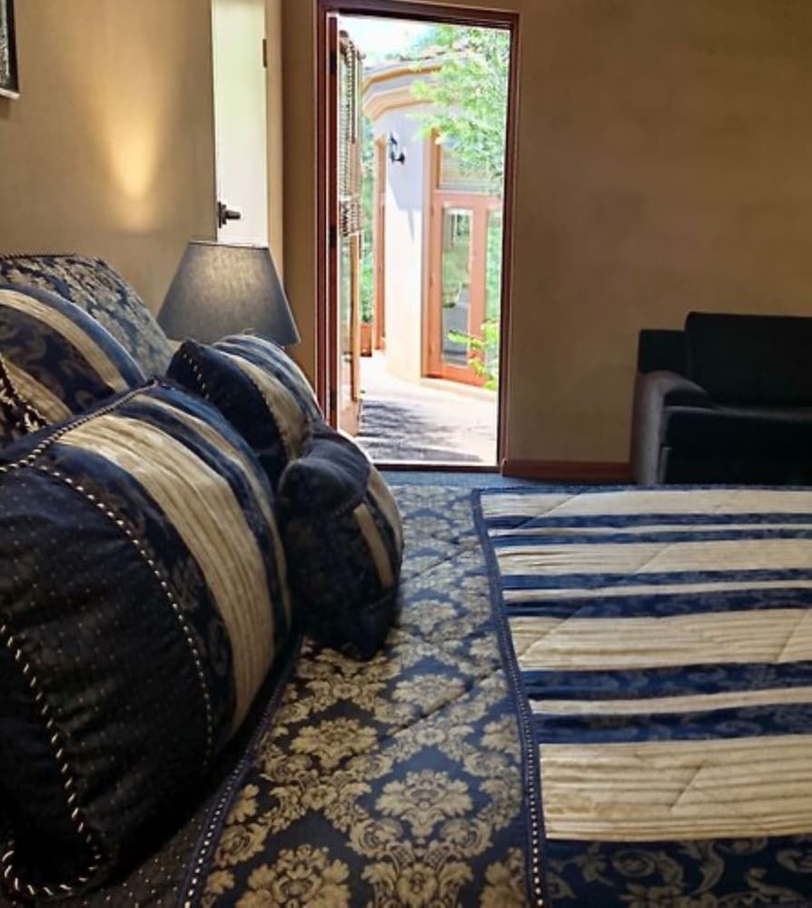 Estate Tuscany Queen Room - Disability Access 6