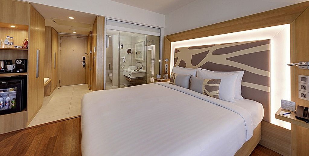 Executive Suite King Bed - Separate Living Room - Bathtub