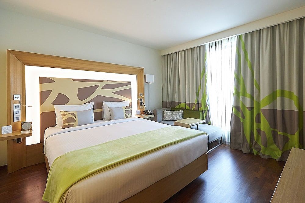 Executive Suite King Bed - Separate Living Room - Bathtub