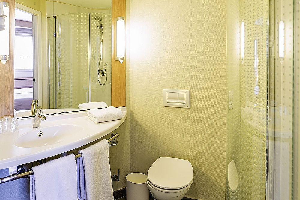 ibis Chennai OMR Hotel Deluxe Queen Bedroom - Sweet Bed by ibis 6