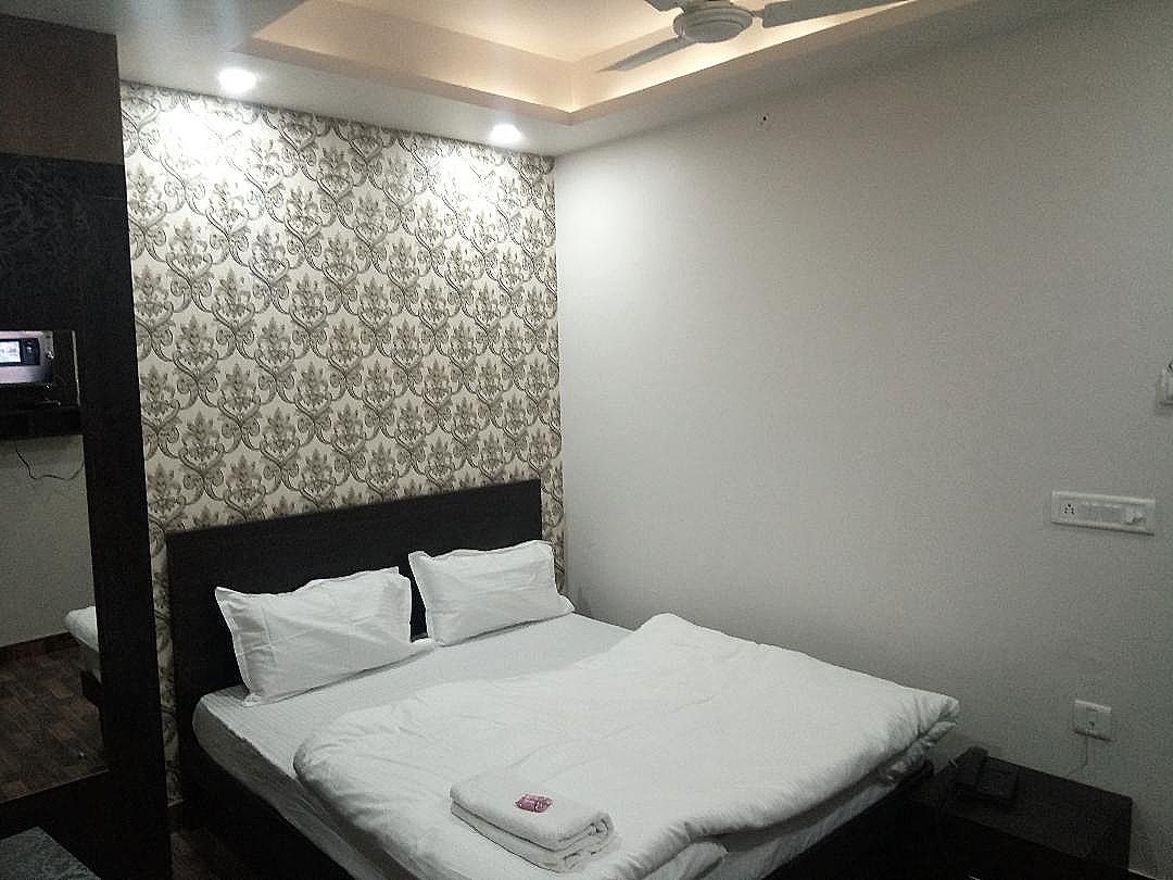 Hotel Mohit Palace Semi Deluxe AC Room 3
