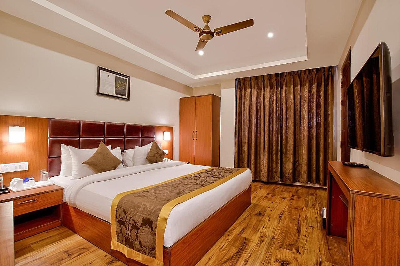 Summit Ttakshang Residency Hotel & Spa (MG Marg) Deluxe Room 4