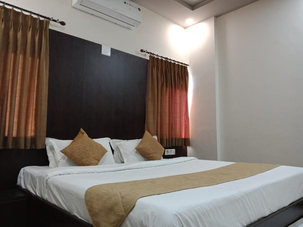 Hotel Nilay Deluxe Double Room 2