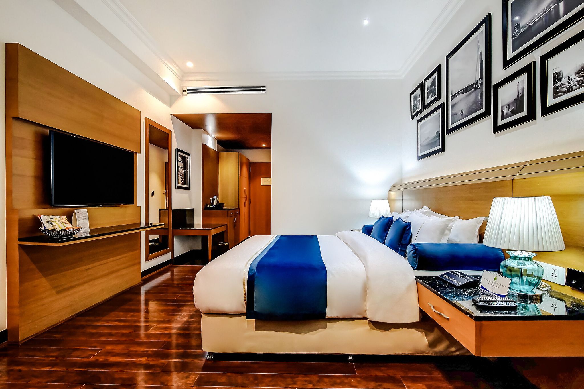 La Marvella Executive Room 2