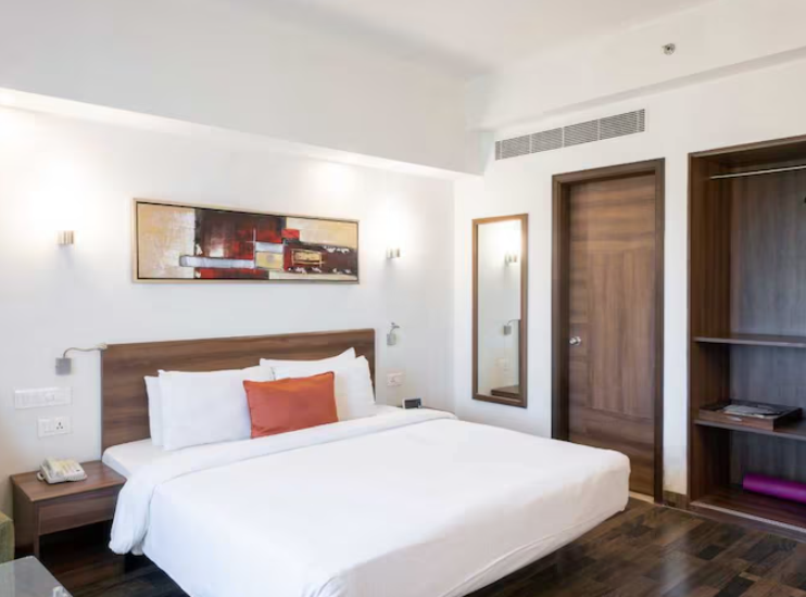 Executive Suite with Pool View