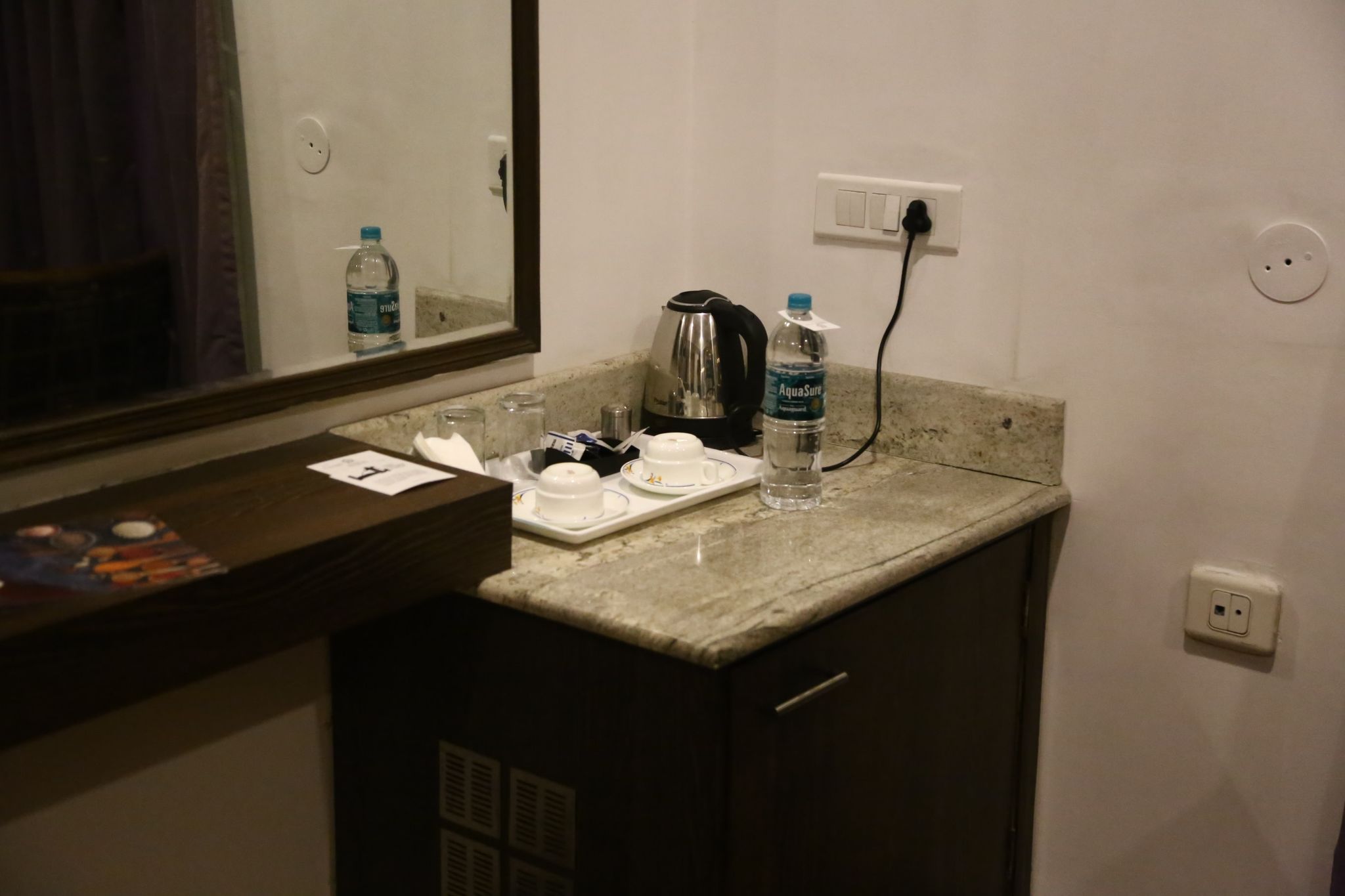 Hotel Shangri-La Executive Room 16