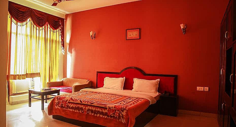 Hotel Neeraj Bhawan - Triveni Ghat Deluxe Room 3