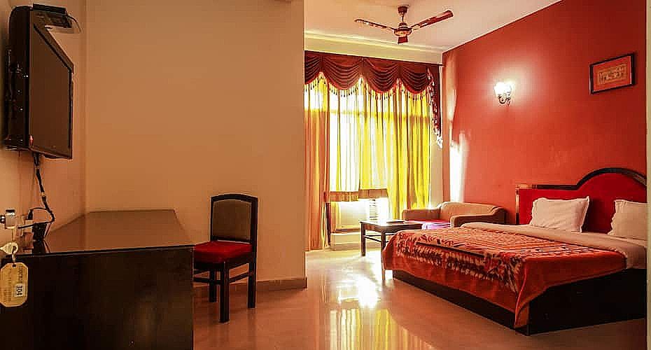 Hotel Neeraj Bhawan - Triveni Ghat Deluxe Room