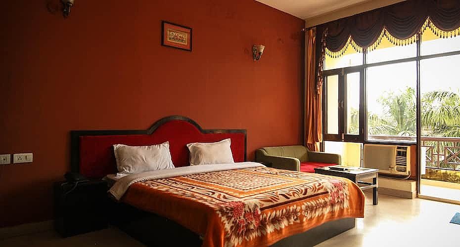 Hotel Neeraj Bhawan - Triveni Ghat Deluxe Room 5
