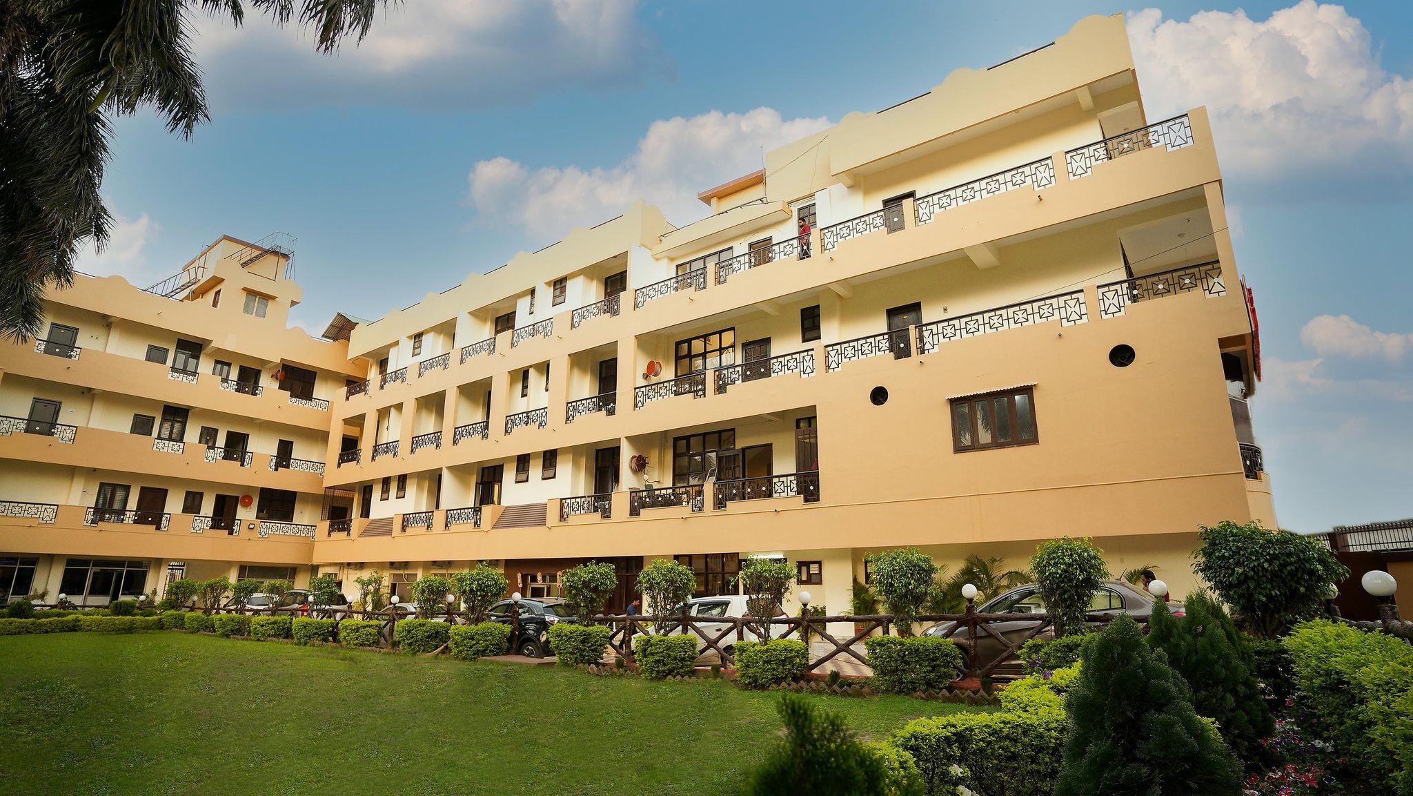 Hotel Neeraj Bhawan - Triveni Ghat