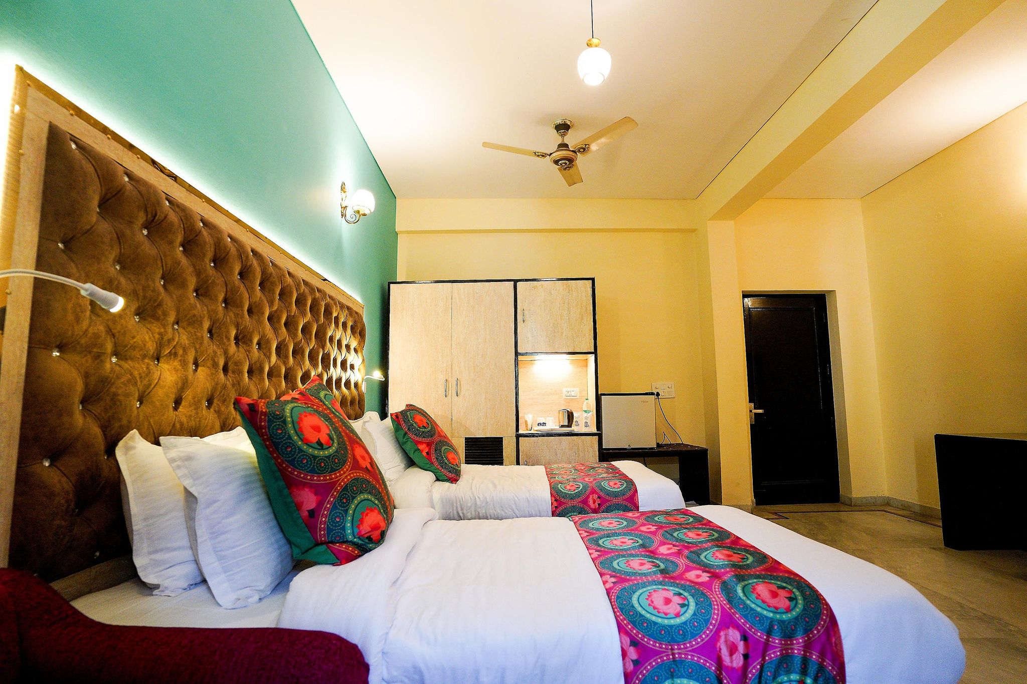 Hotel Neeraj Bhawan - Triveni Ghat