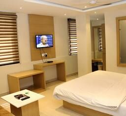 Hotel Pachmarhi Super Deluxe Room 15