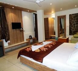 Hotel Pachmarhi Deluxe Room 6