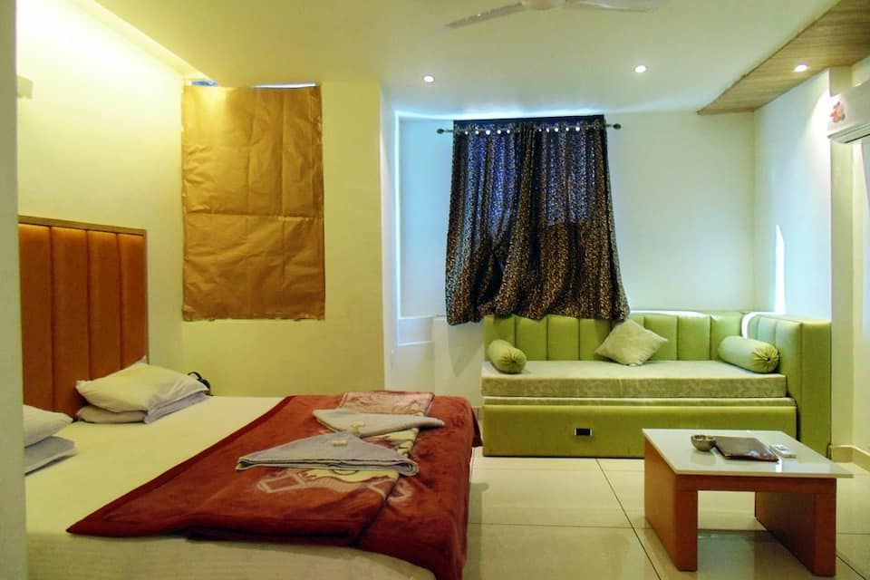 Hotel Pachmarhi Super Deluxe Room 17