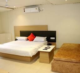 Hotel Pachmarhi Super Deluxe Room 14