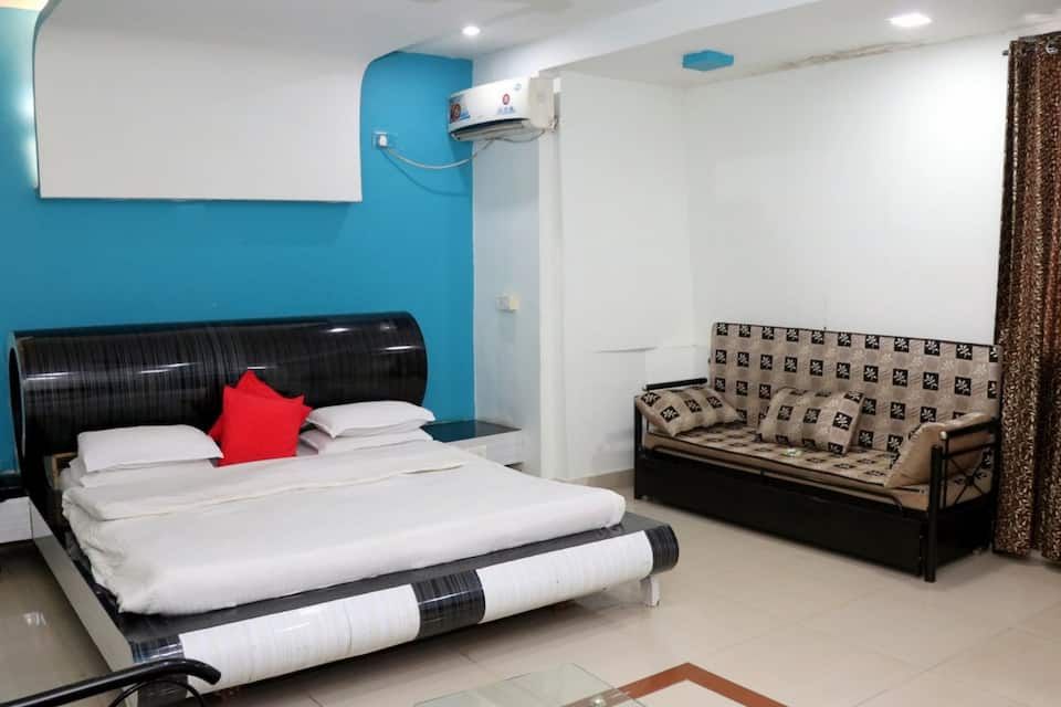 Hotel Pachmarhi Super Deluxe Room 16