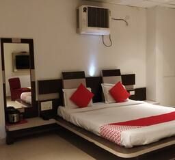 Hotel Pachmarhi Super Deluxe Room 9