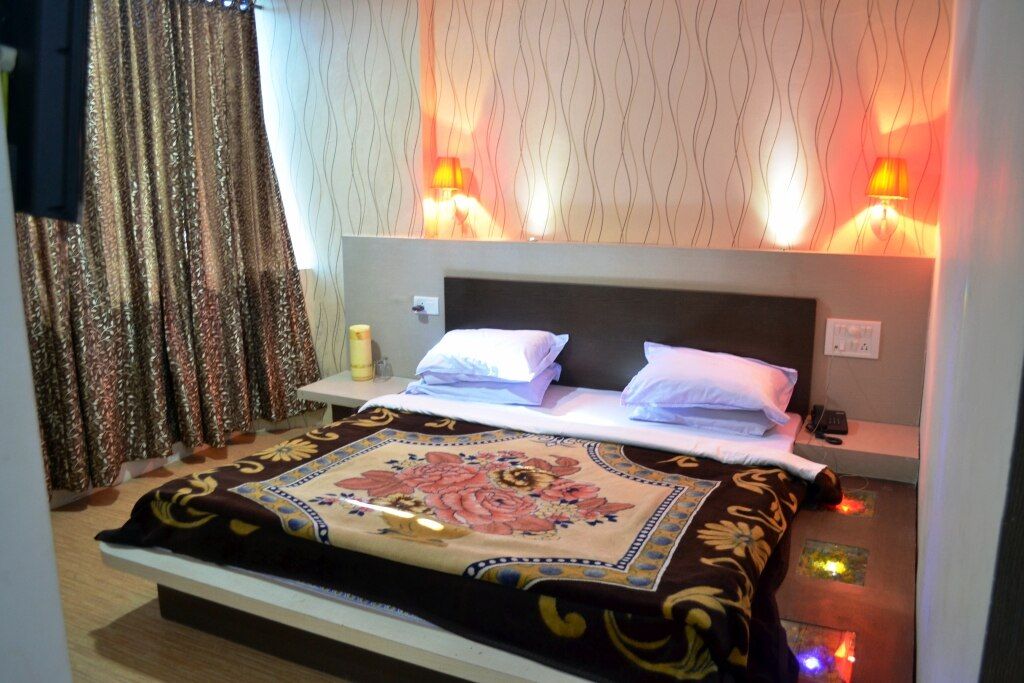 Hotel Pachmarhi Deluxe Room