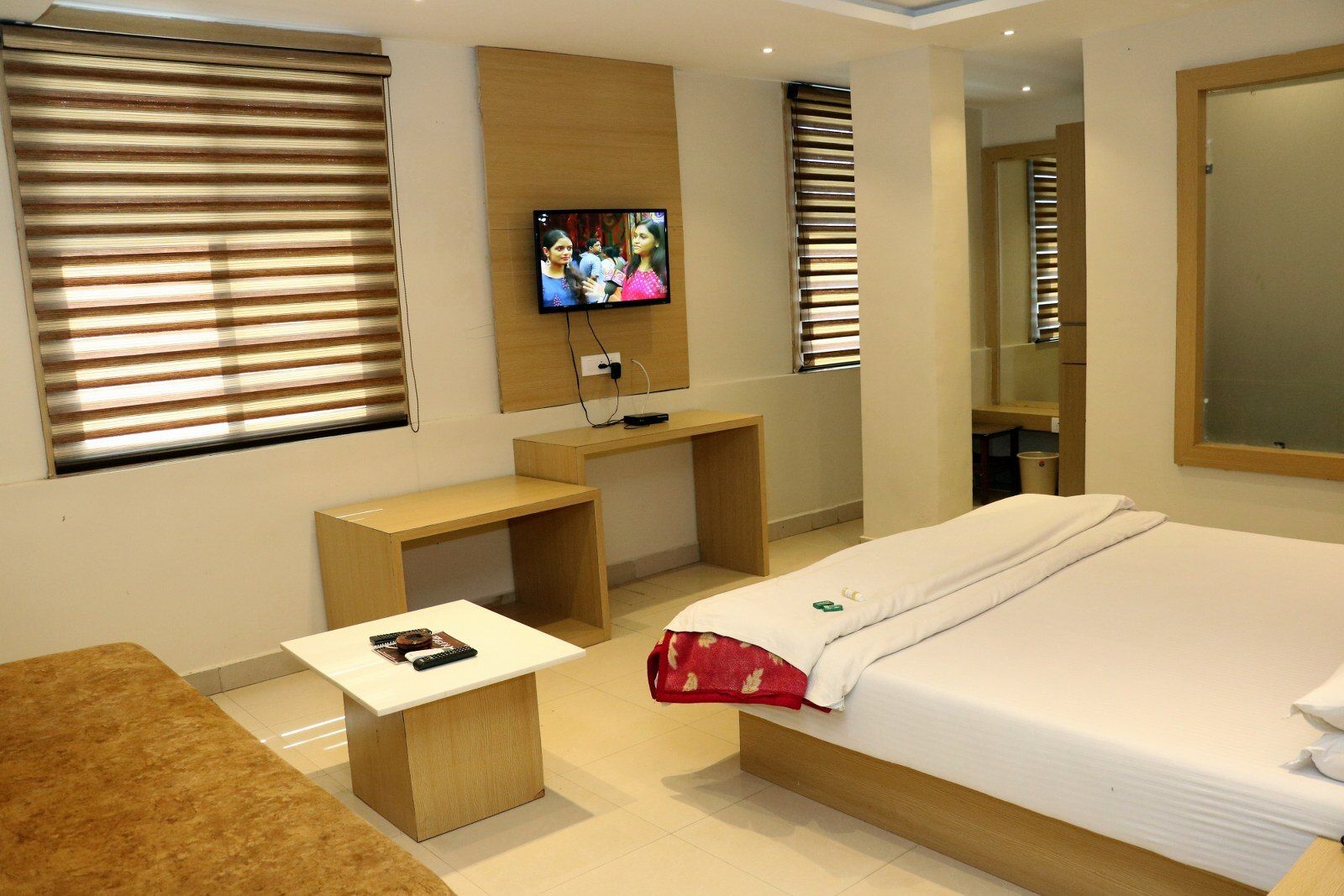 Hotel Pachmarhi Super Deluxe Room 7