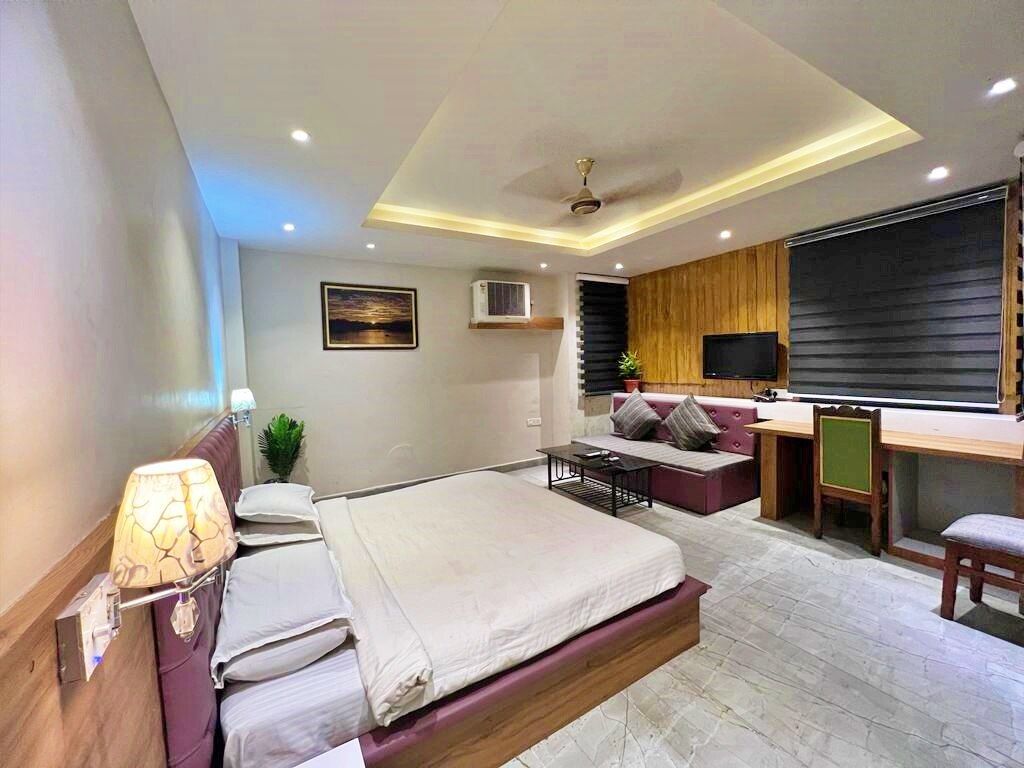 Hotel Pachmarhi Super Deluxe Room 10