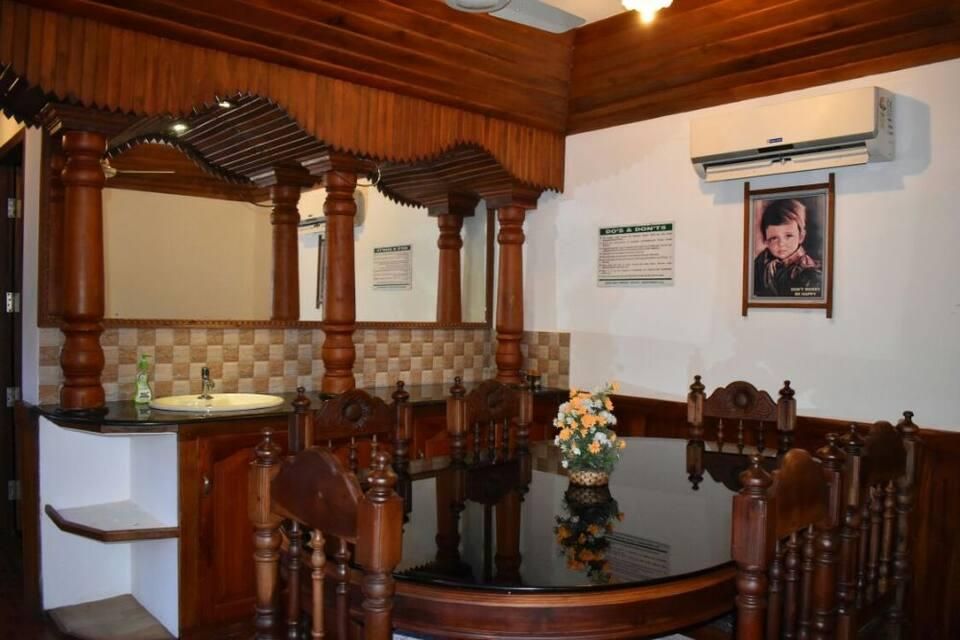 undefined Meenakshi Houseboat 8