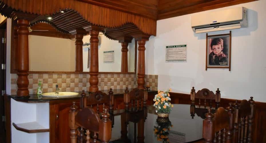 undefined Meenakshi Houseboat 5