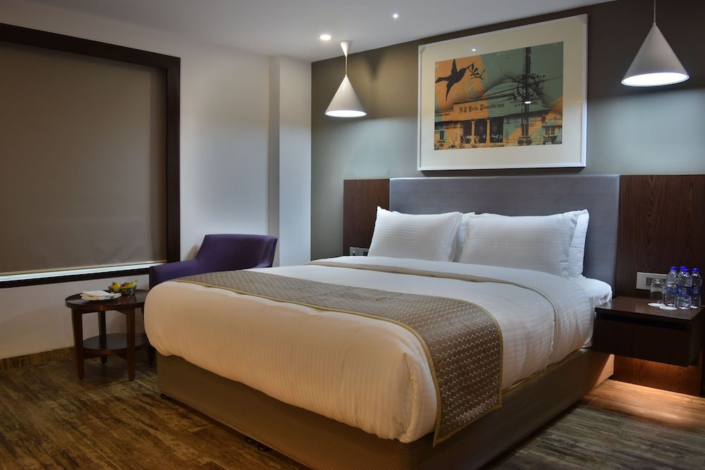 HOWARD JOHNSON BY KOLKATA Deluxe Room, 1 Queen Bed, Smoking 3