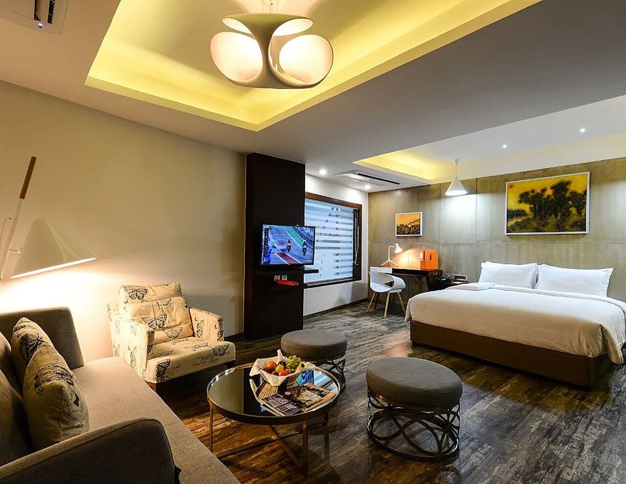 Premier Room with 1 Queen Bed