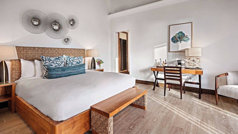 Deluxe Room, 1 King Bed, Garden View