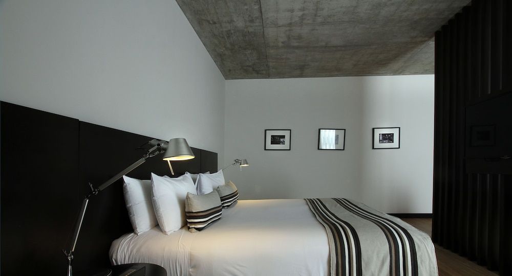 Room, 1 Queen Bed, Balcony, Corner