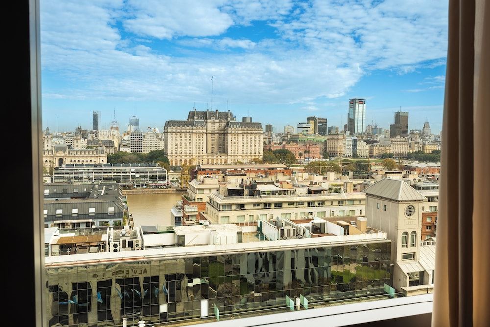 Alvear Icon Hotel Deluxe Room Grand View 5