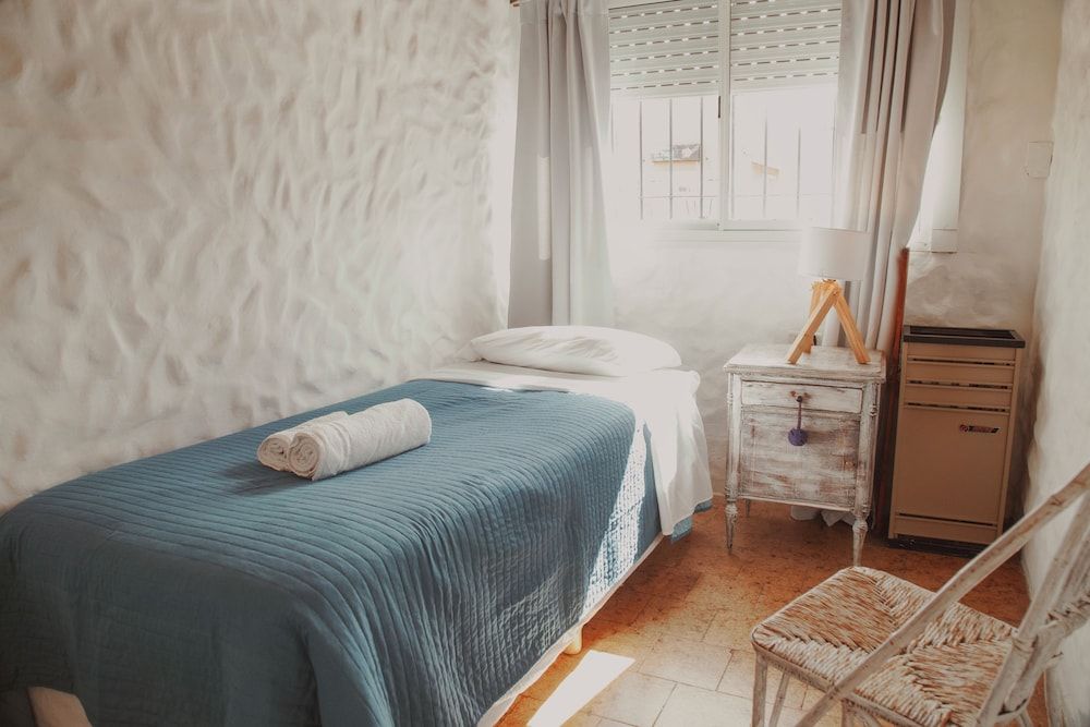 Single Room, Shared Bathroom