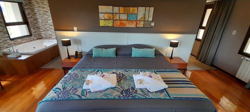 Bosque del Nahuel Boutique Hotel & Spa Junior Suite, Lake View 7