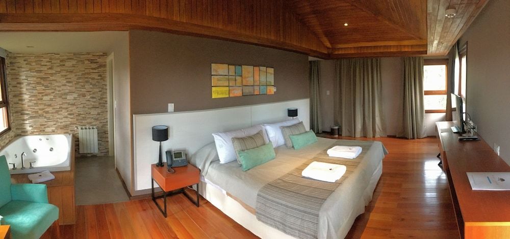 Bosque del Nahuel Boutique Hotel & Spa Junior Suite, Lake View 3